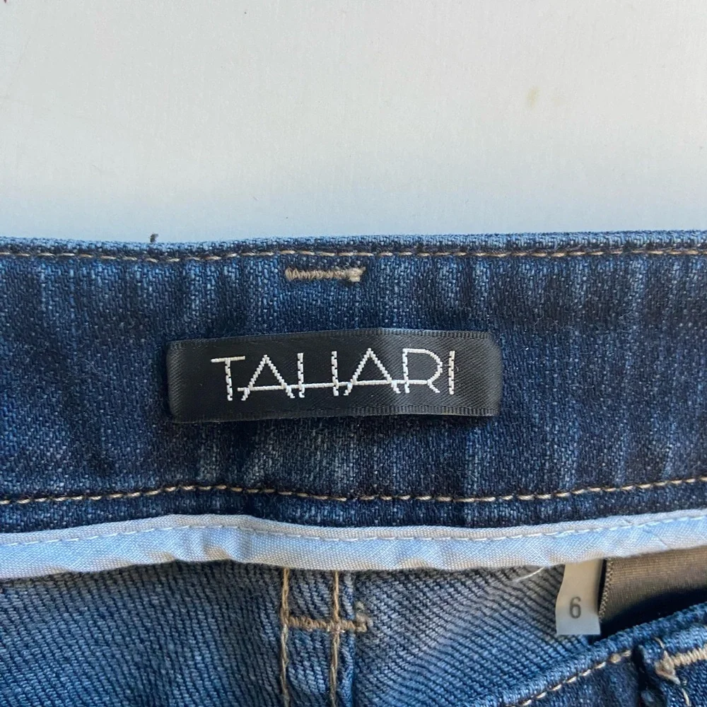 Tahari womens jeans size 6 dark wash denim closet staple straight leg - Picture 2 of 6